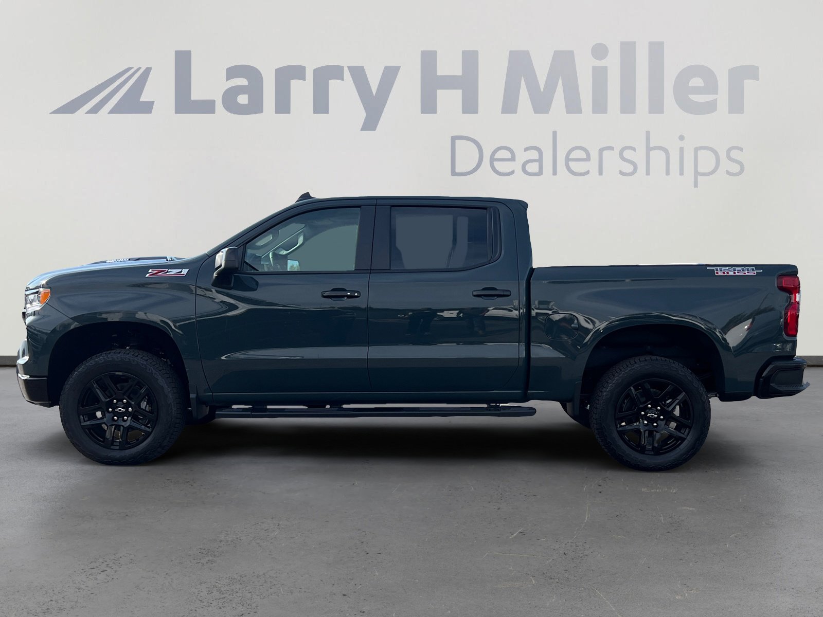 2025 Chevrolet Silverado 1500 LT Trail Boss photo 3