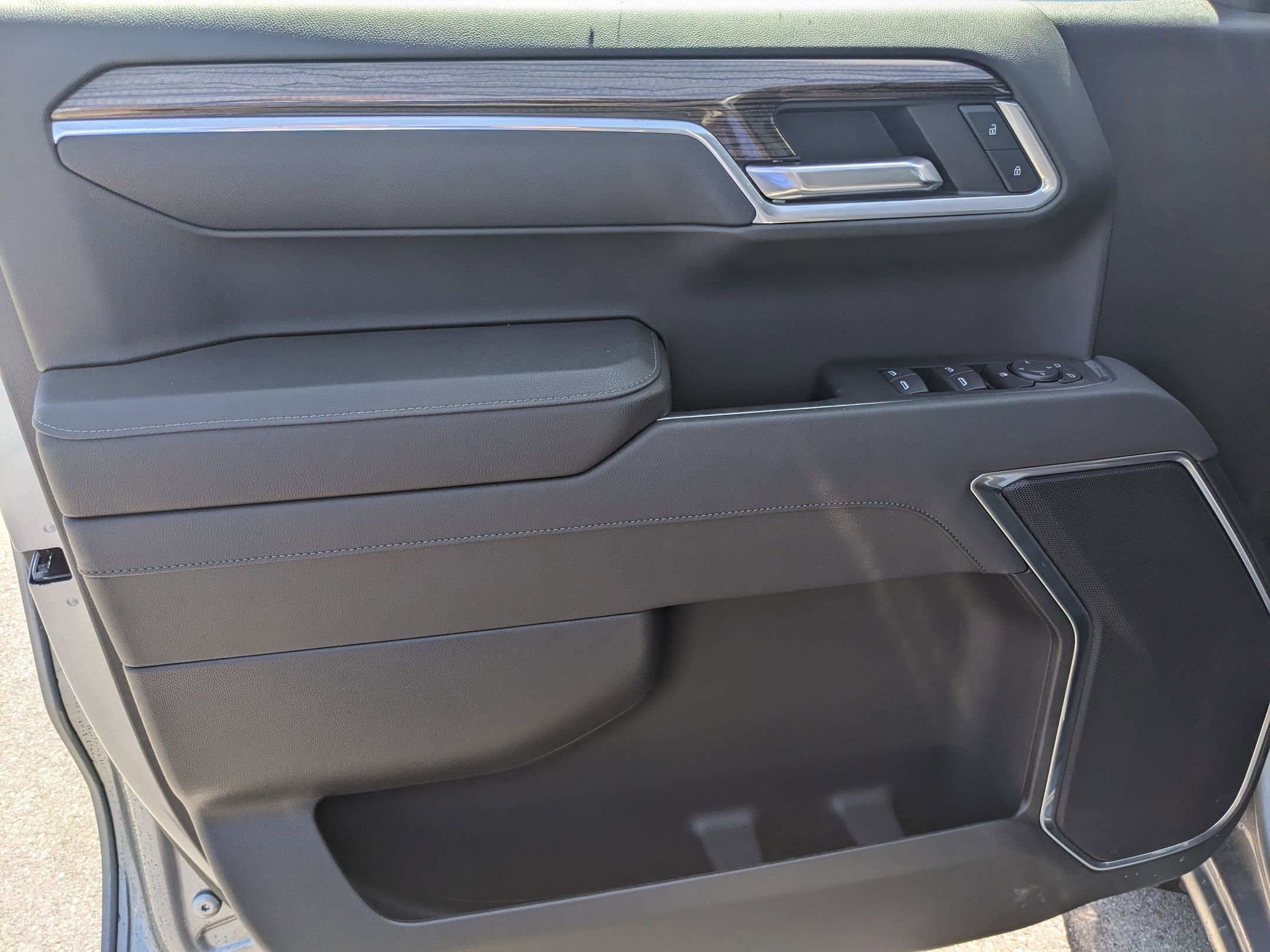 2025 Chevrolet Silverado 1500 LT - Photo 10