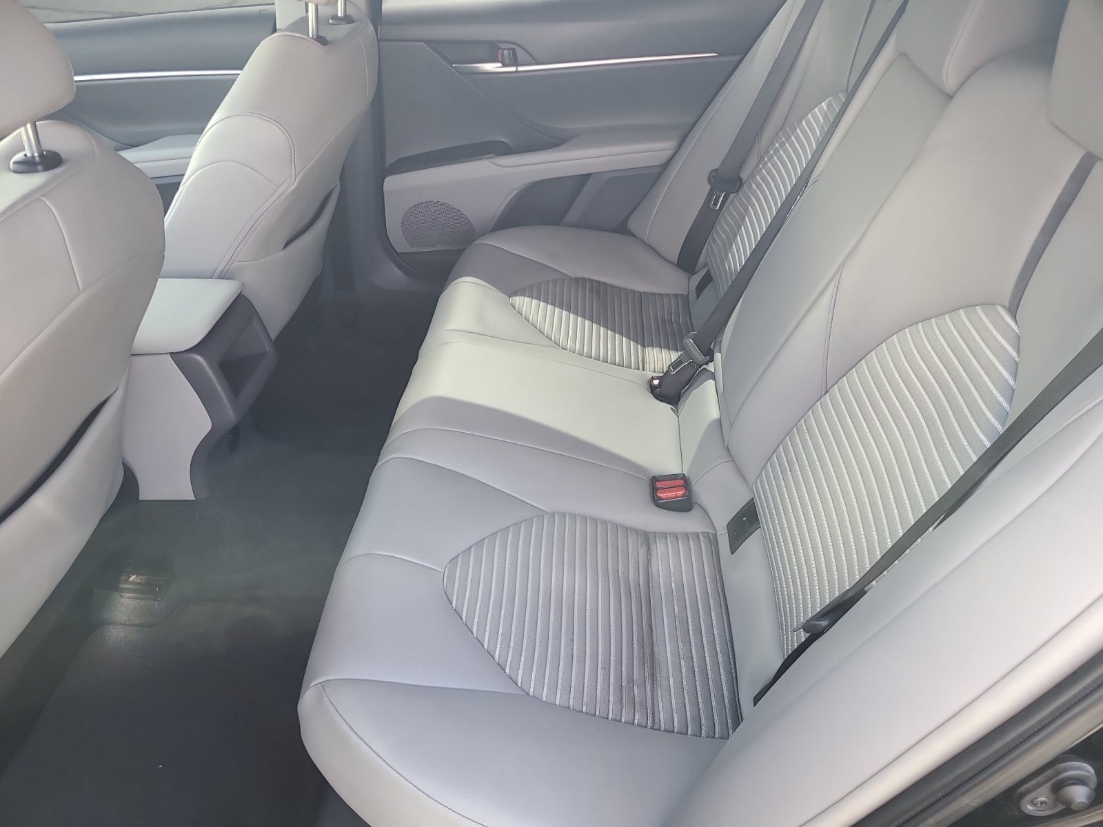 2024 Toyota Camry SE - Photo 18