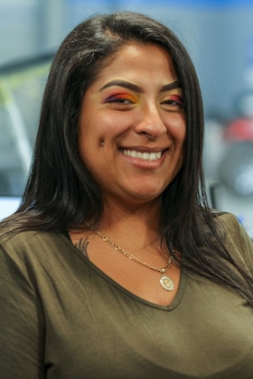 Staff member Gabriela Castro from ID_9a428ba87938