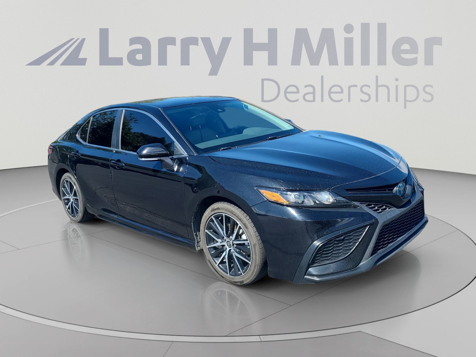 2024 Toyota Camry SE - Photo 8