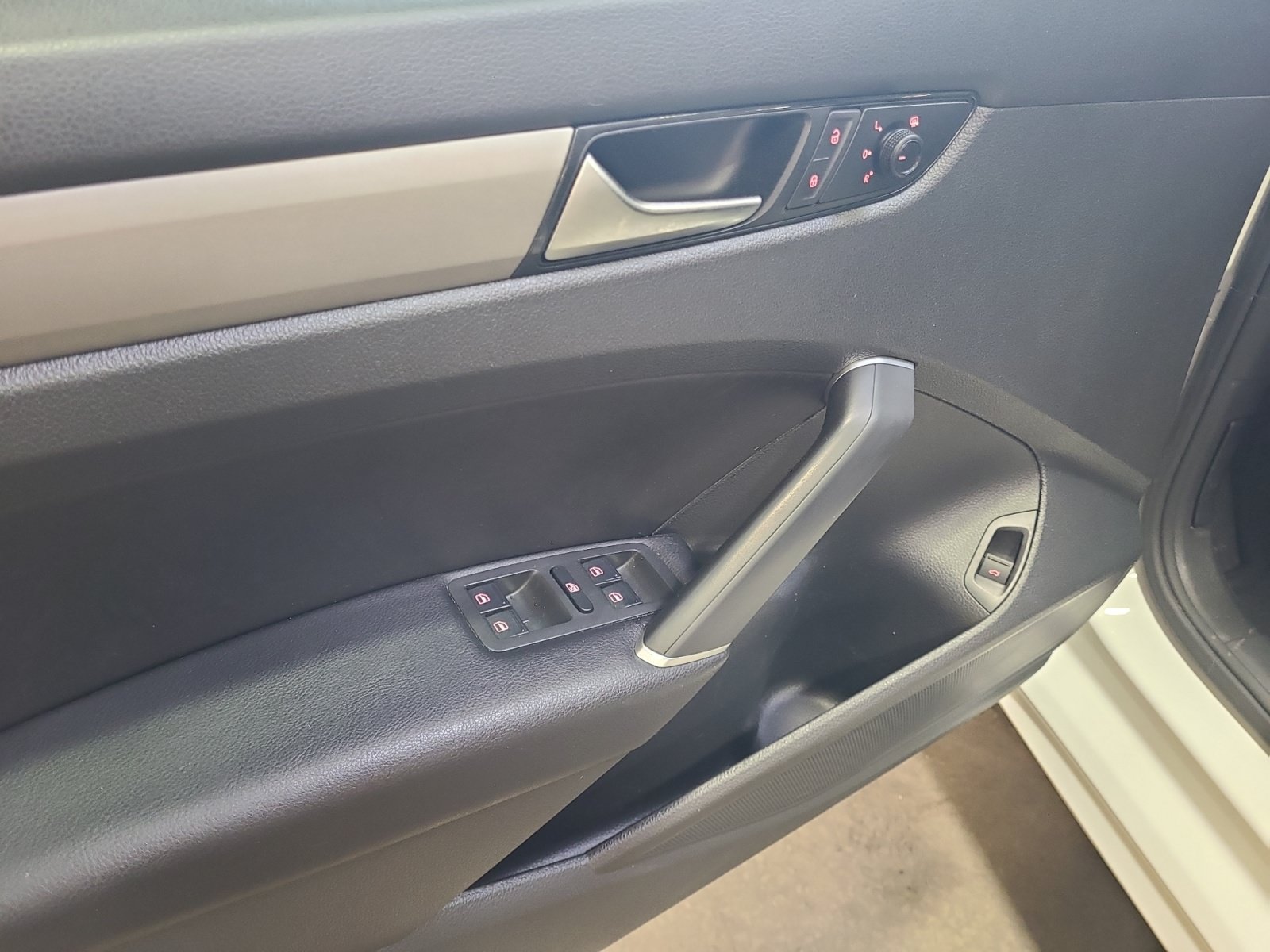 2020 Volkswagen Passat SE - Photo 14