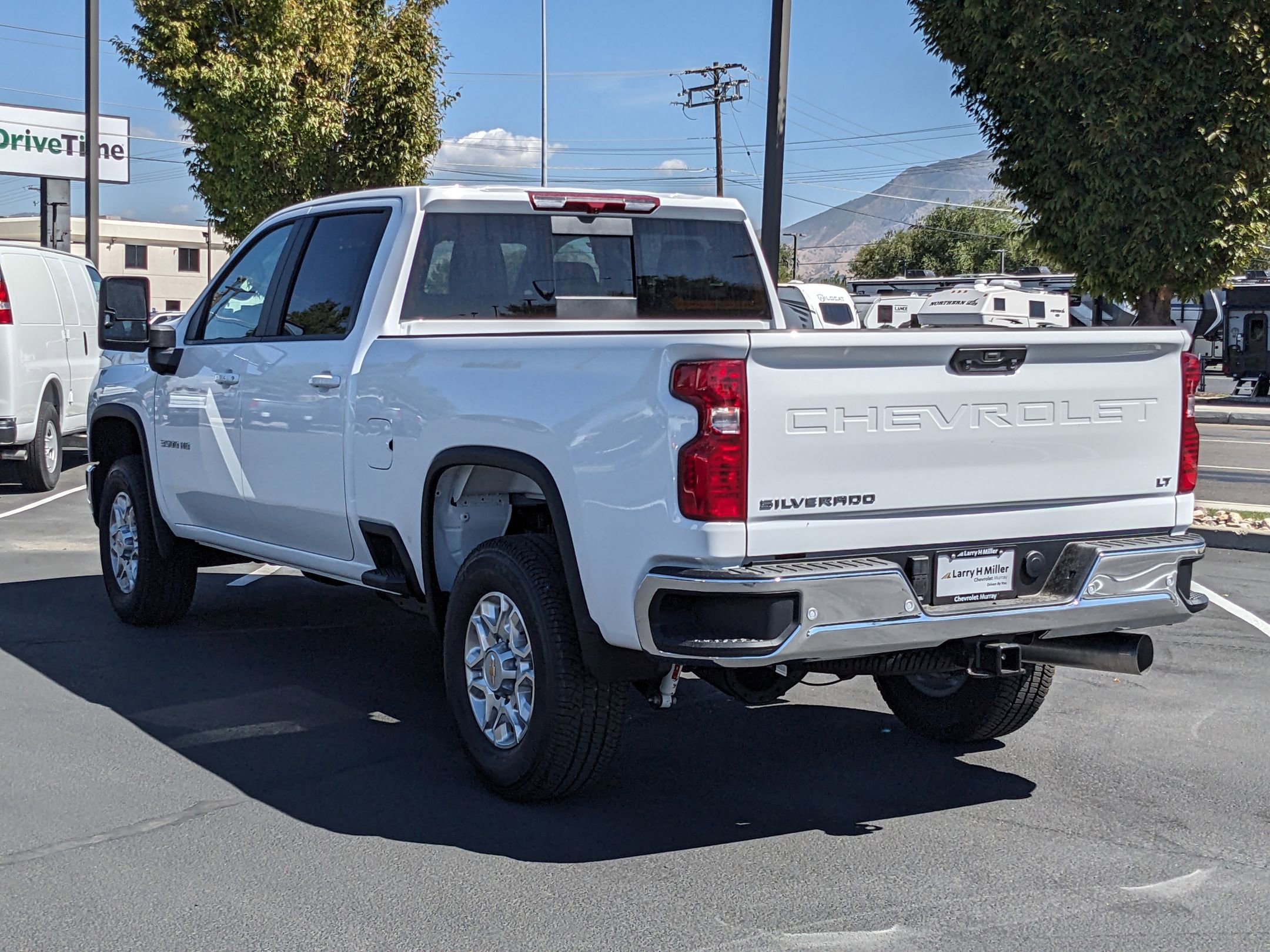 2026 Chevrolet Silverado 3500HD LT photo 4