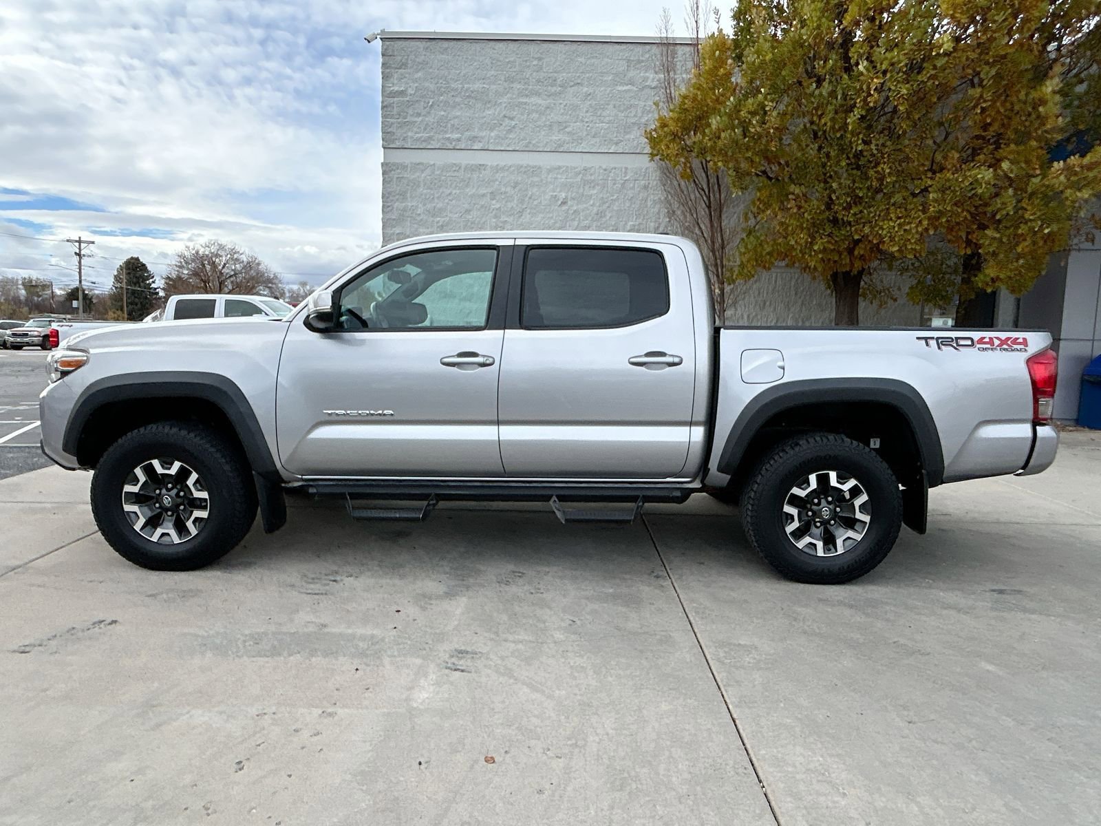 2016 Toyota Tacoma SR photo 3