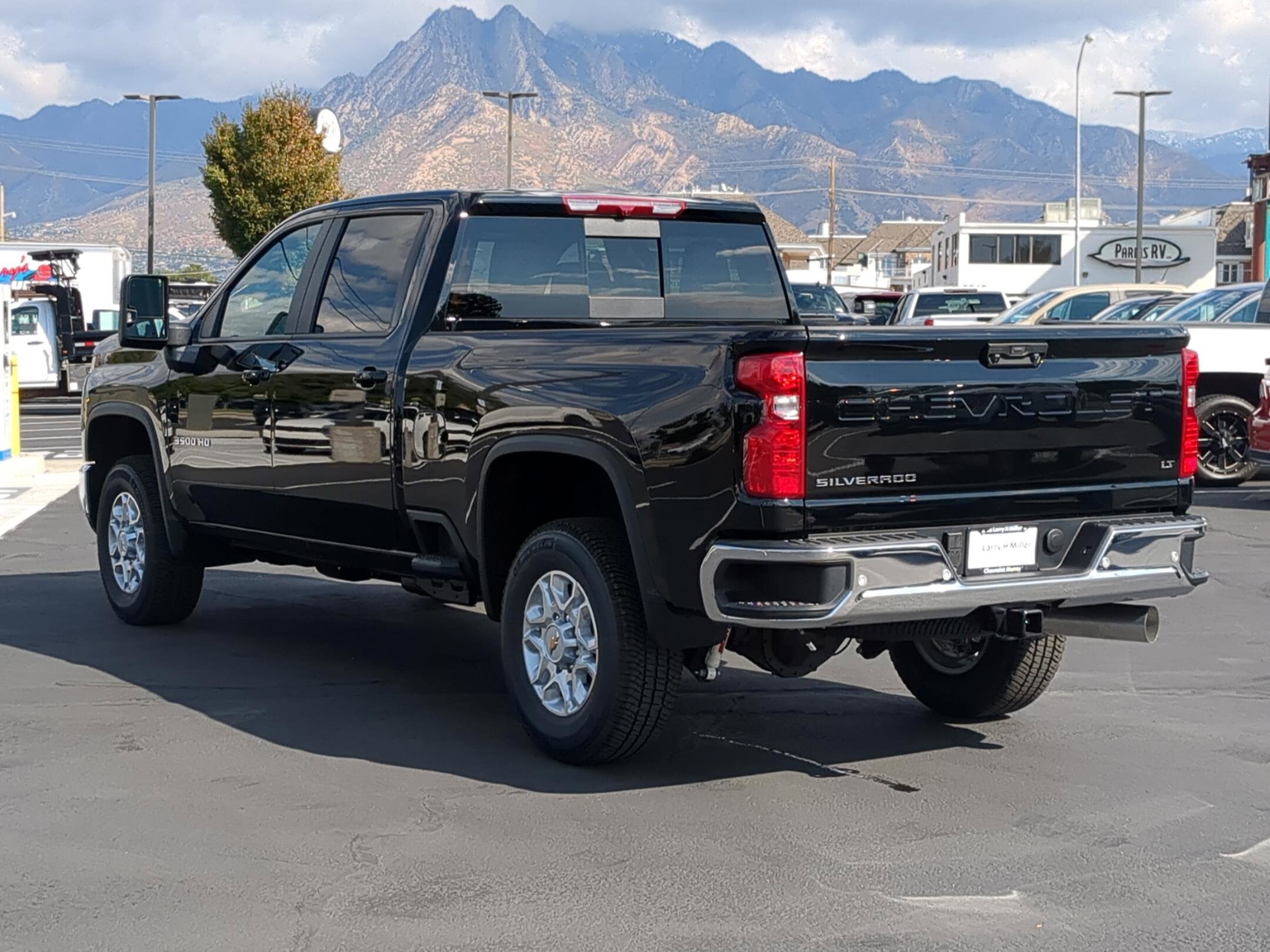 2026 Chevrolet Silverado 3500HD LT photo 4