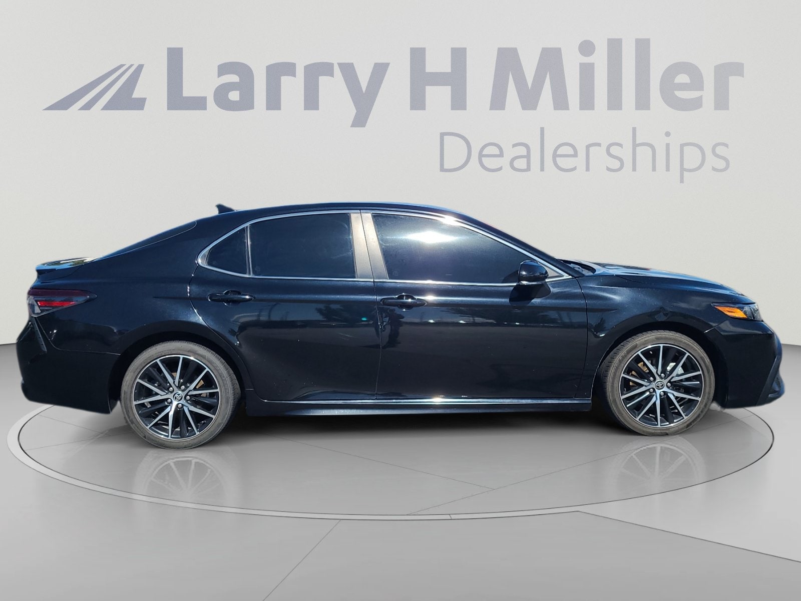 2024 Toyota Camry SE - Photo 7