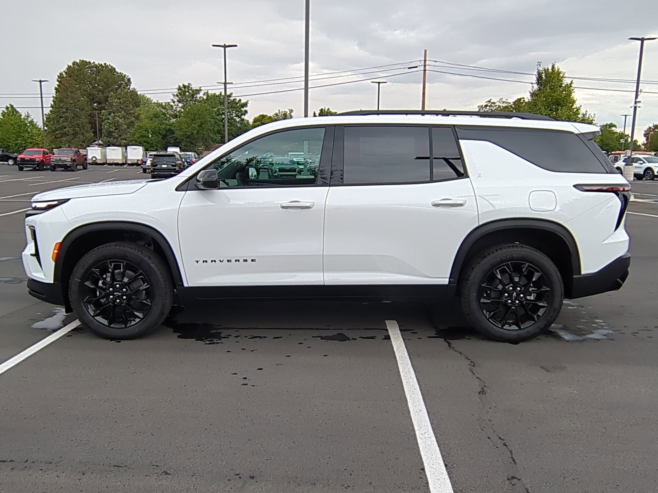 2026 Chevrolet Traverse 2LT photo 3