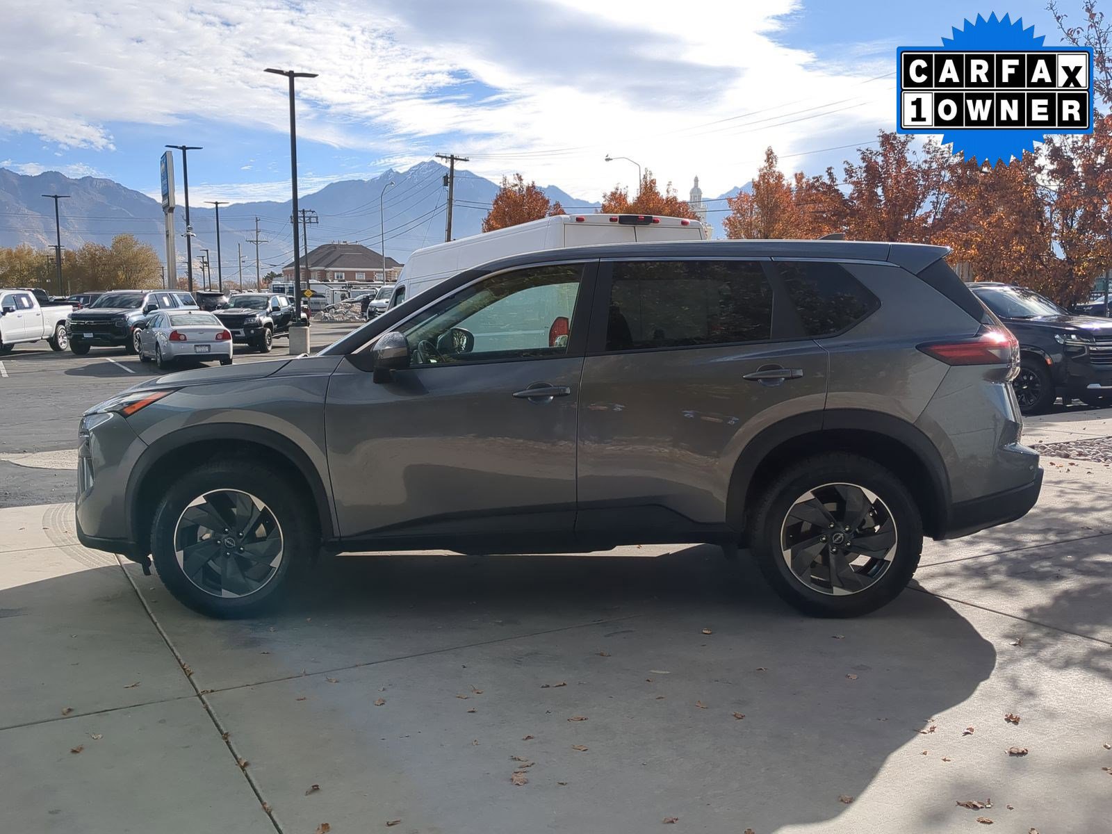 2024 Nissan Rogue SV photo 2