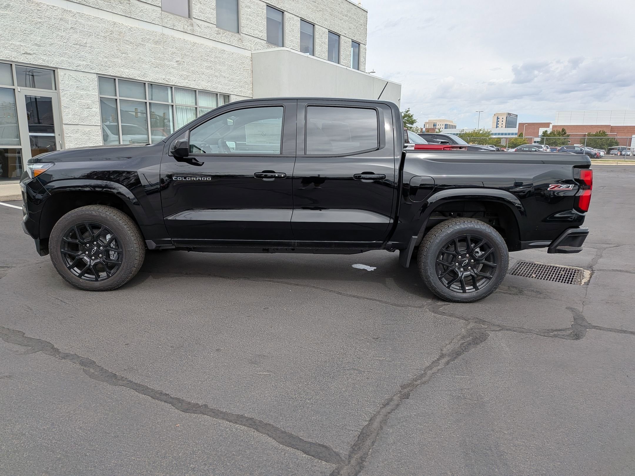 2025 Chevrolet Colorado Z71 photo 3