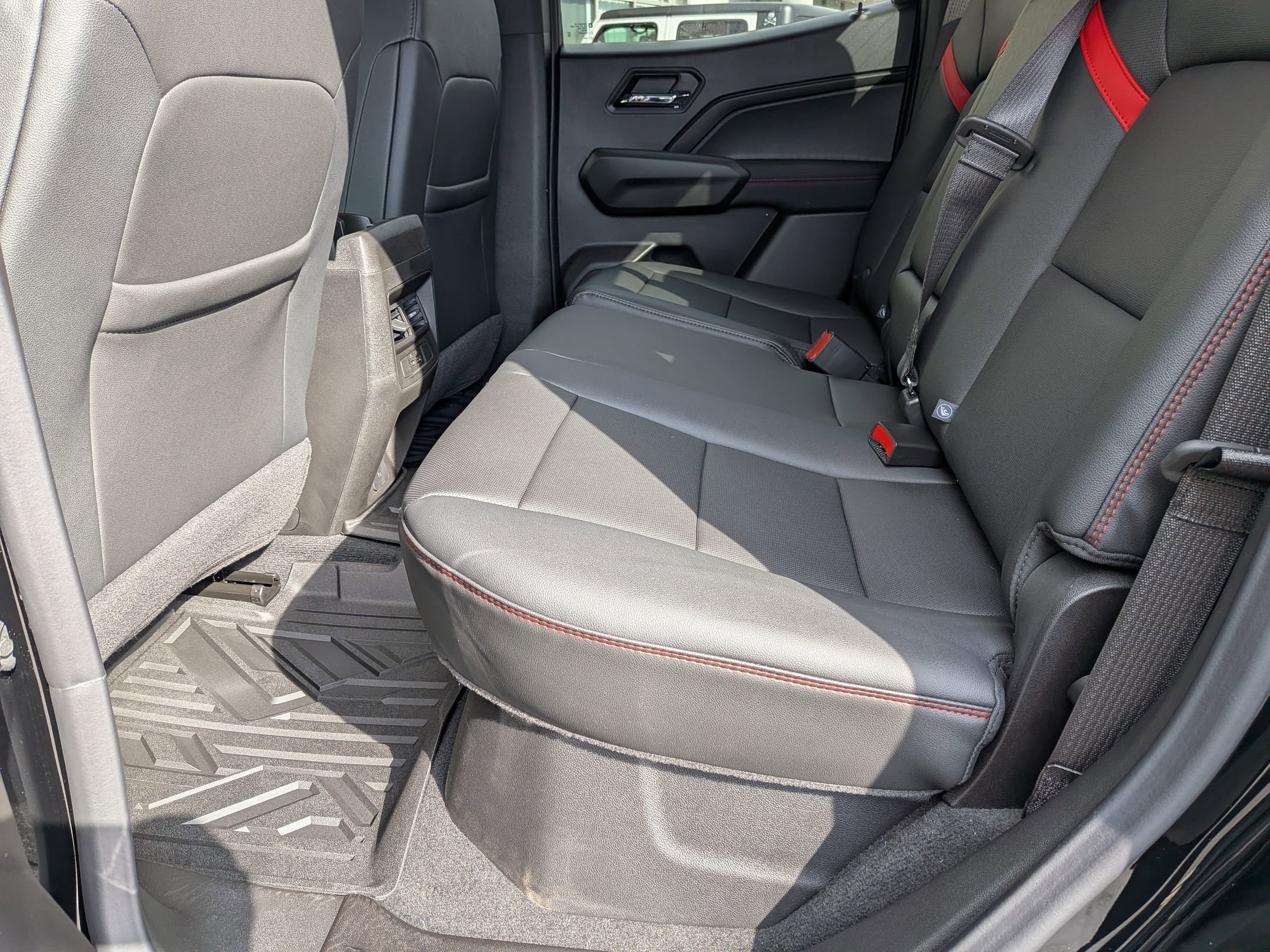 2026 Chevrolet Colorado Z71 - Photo 18