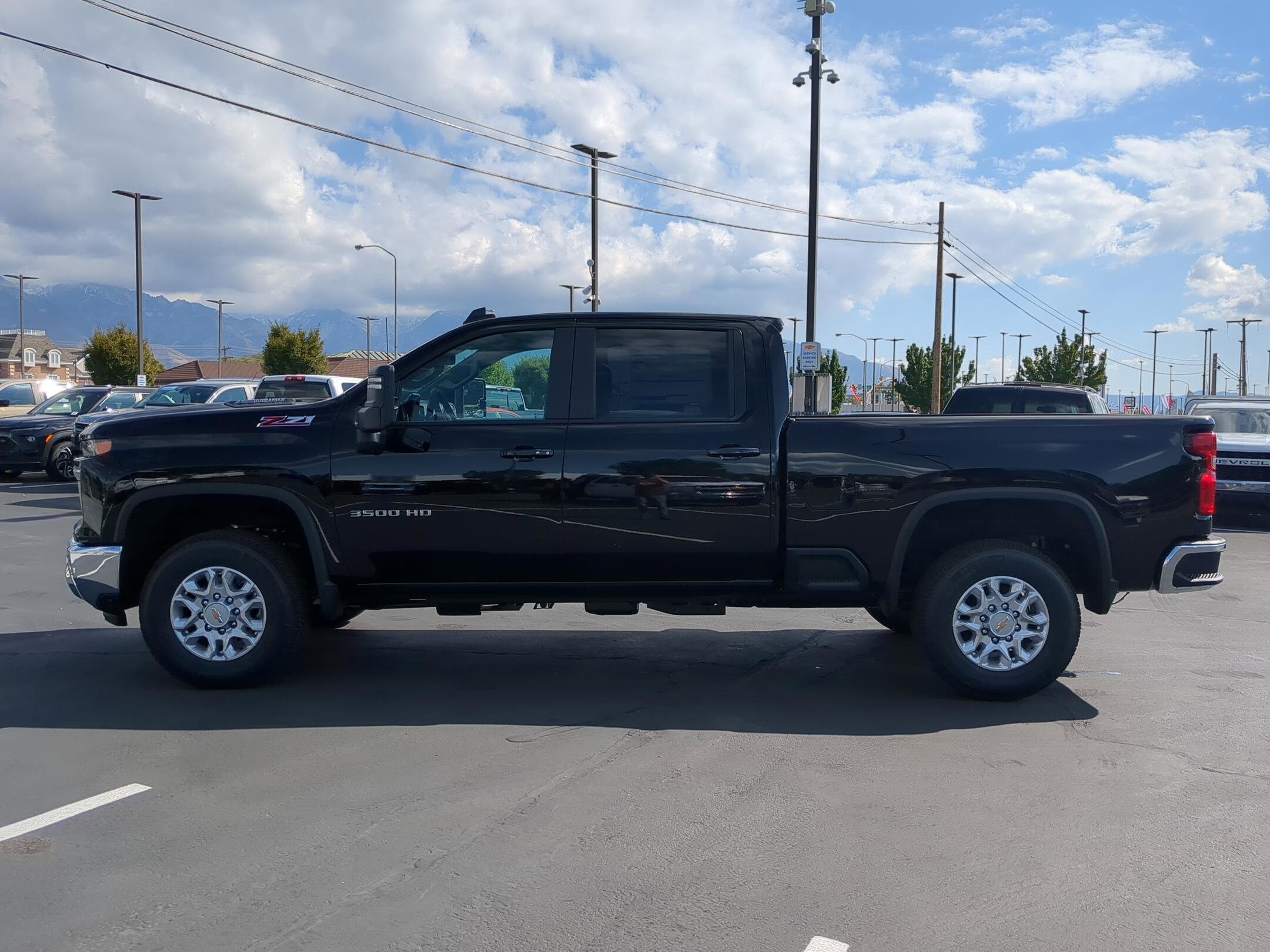 2026 Chevrolet Silverado 3500HD LT photo 3
