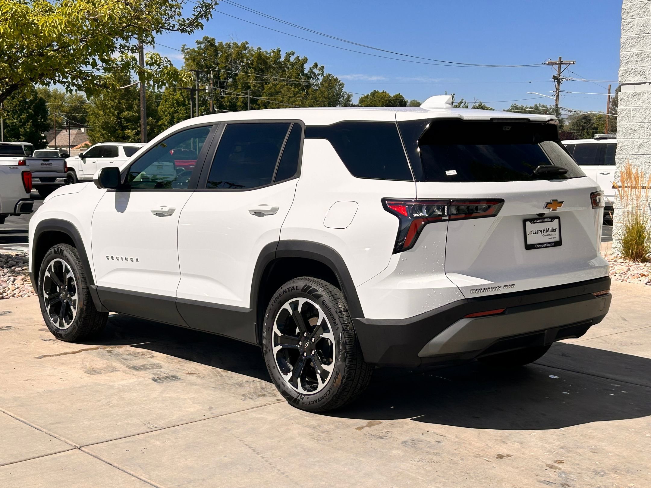 2025 Chevrolet Equinox L photo 4