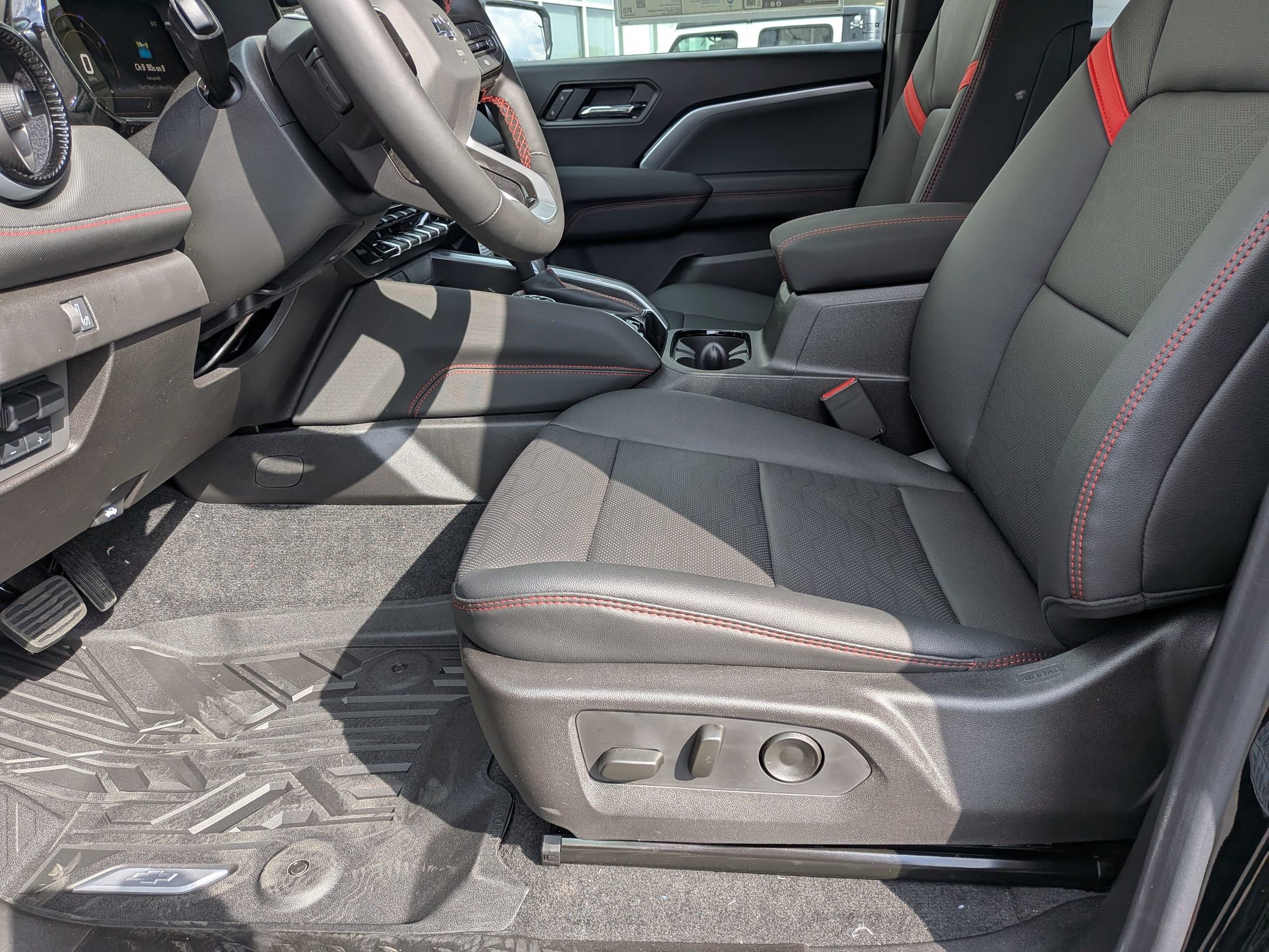2026 Chevrolet Colorado Z71 - Photo 16