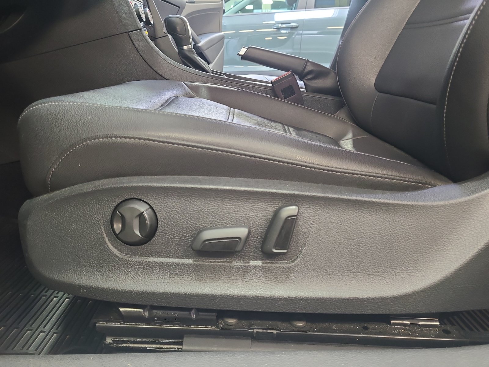 2020 Volkswagen Passat SE - Photo 15