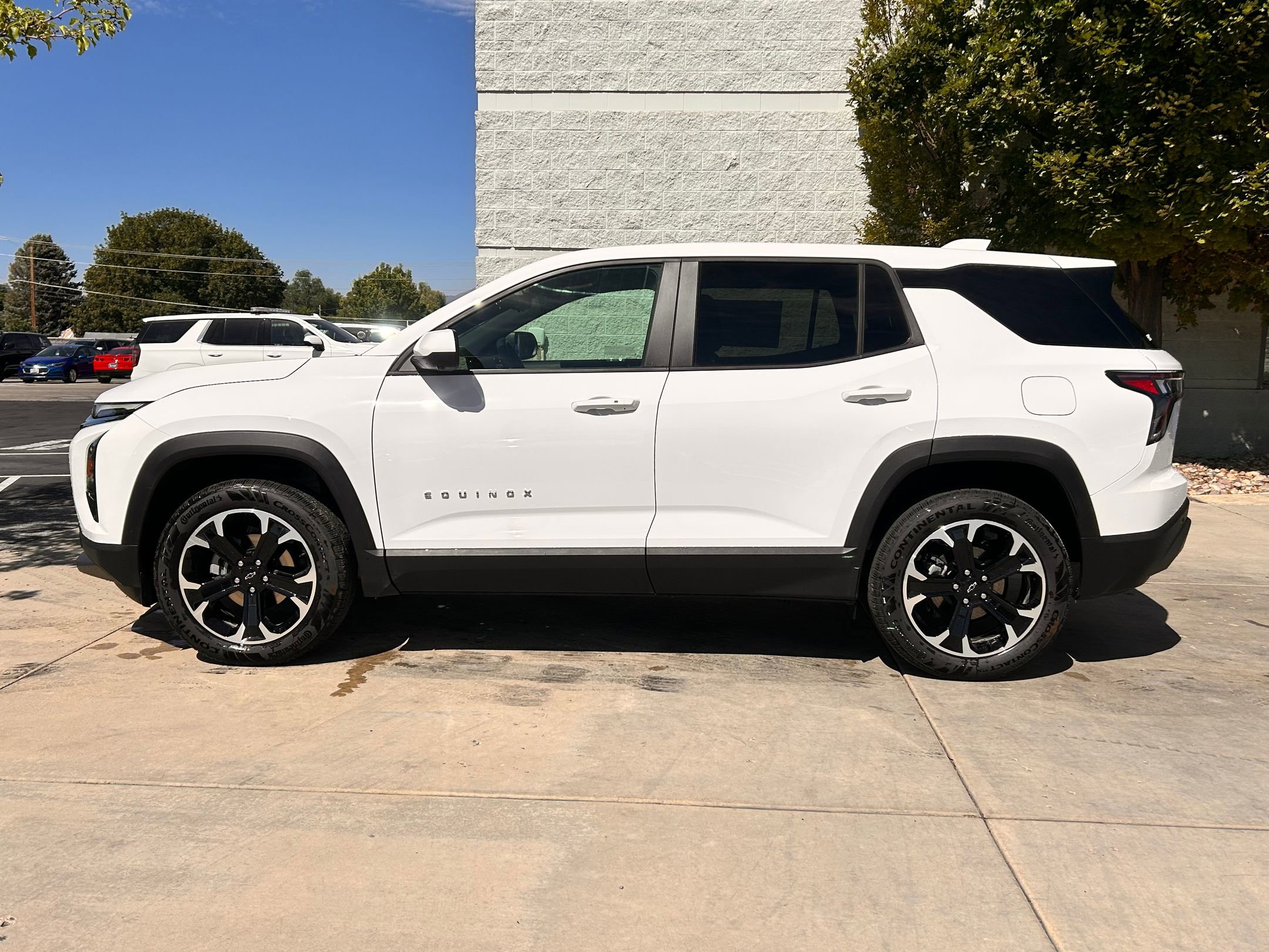 2025 Chevrolet Equinox L photo 3