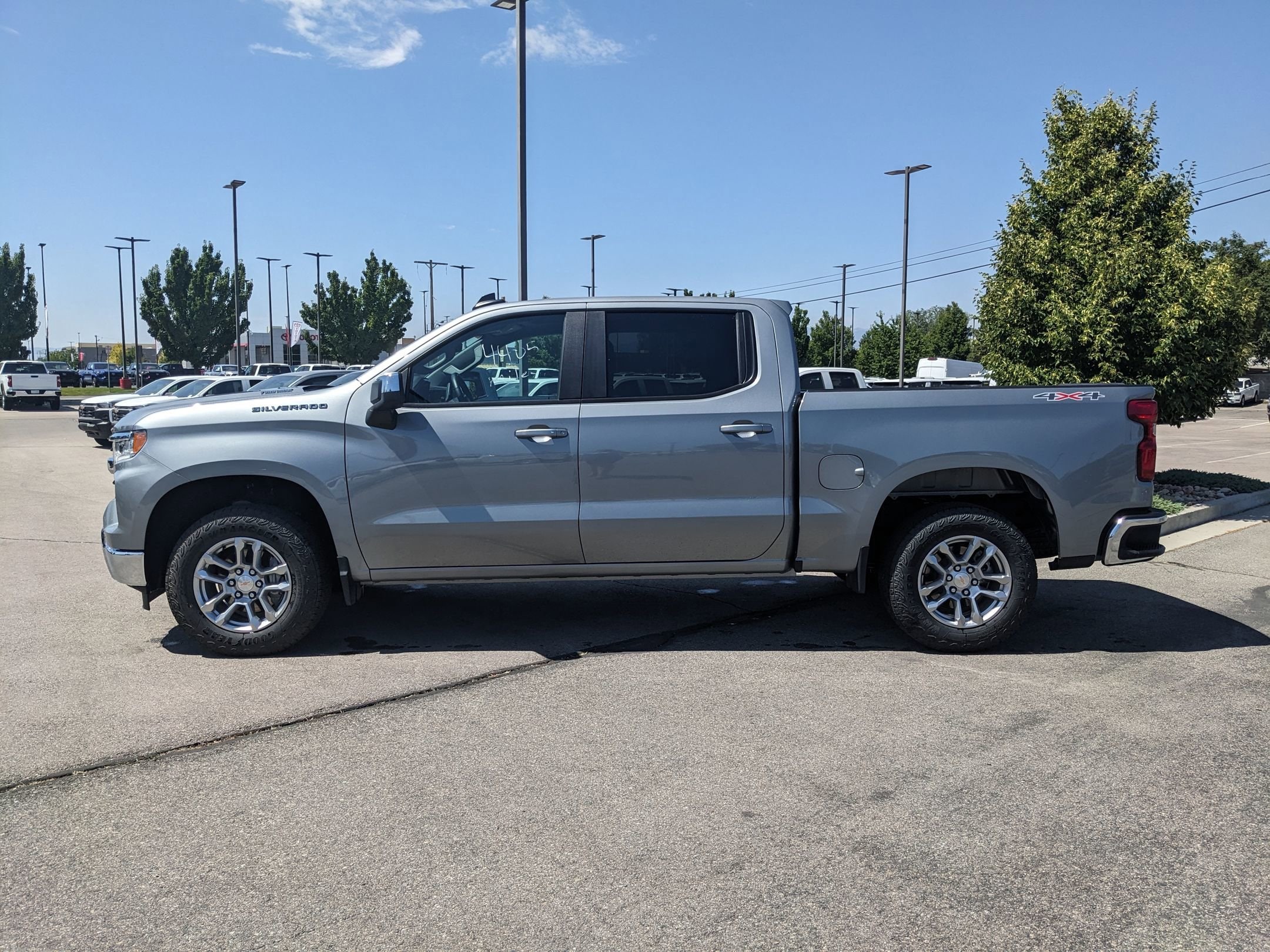 2025 Chevrolet Silverado 1500 LT - Photo 3