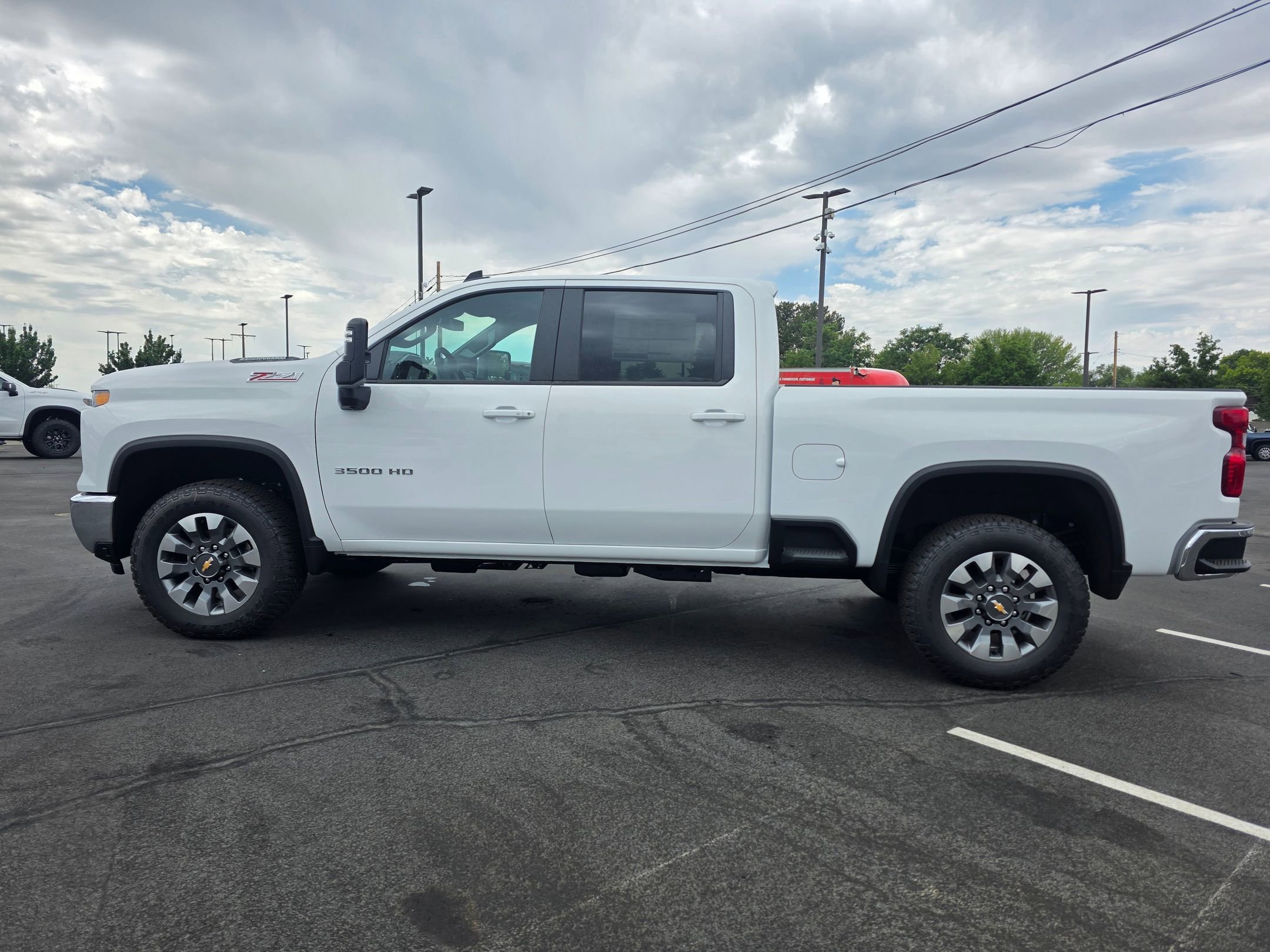 2025 Chevrolet Silverado 3500HD LT photo 3
