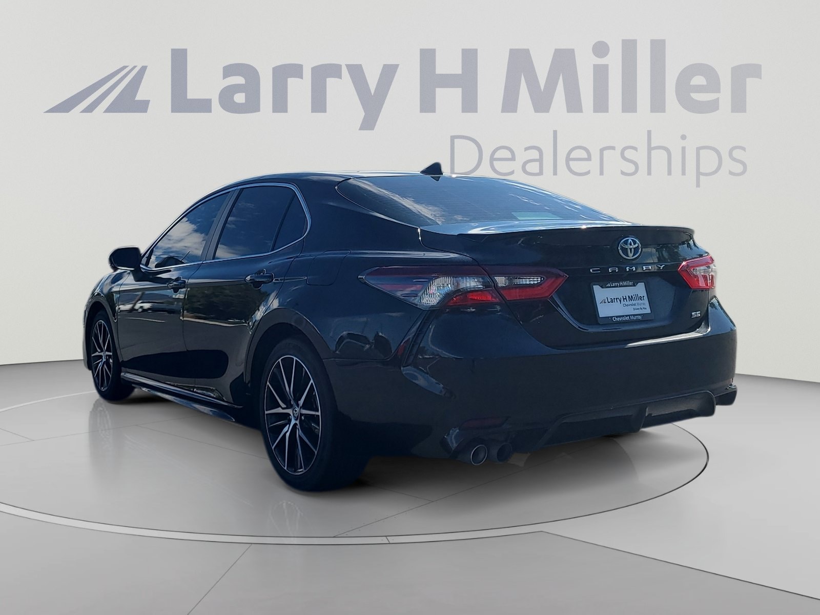2024 Toyota Camry SE - Photo 4
