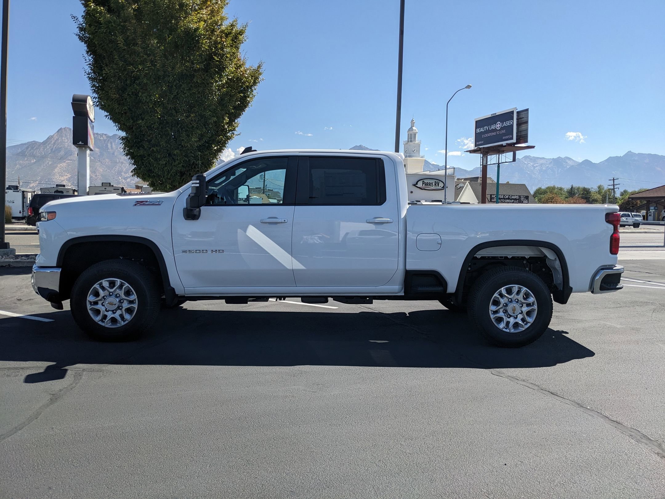 2026 Chevrolet Silverado 3500HD LT photo 3