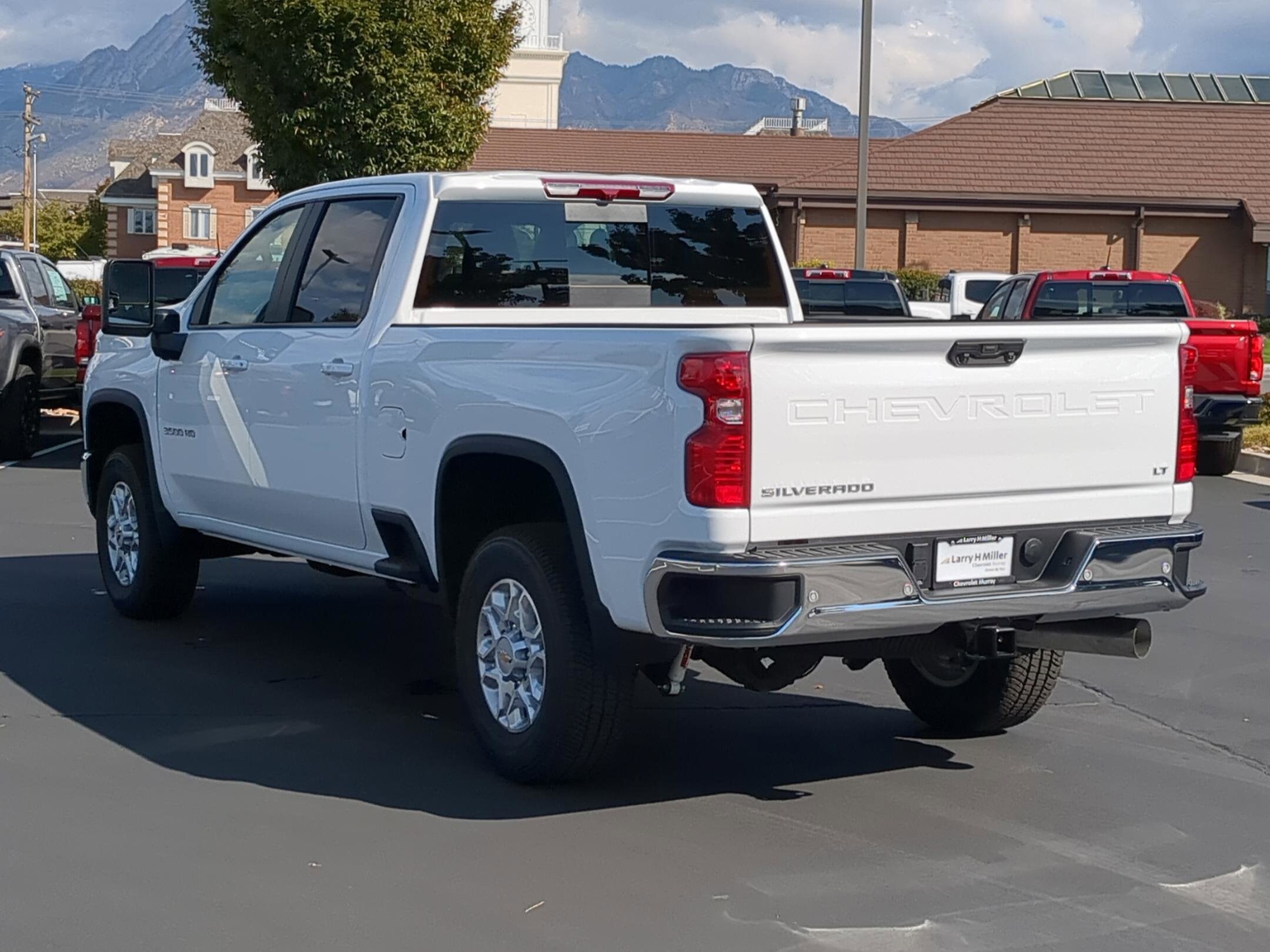 2026 Chevrolet Silverado 3500HD LT photo 4