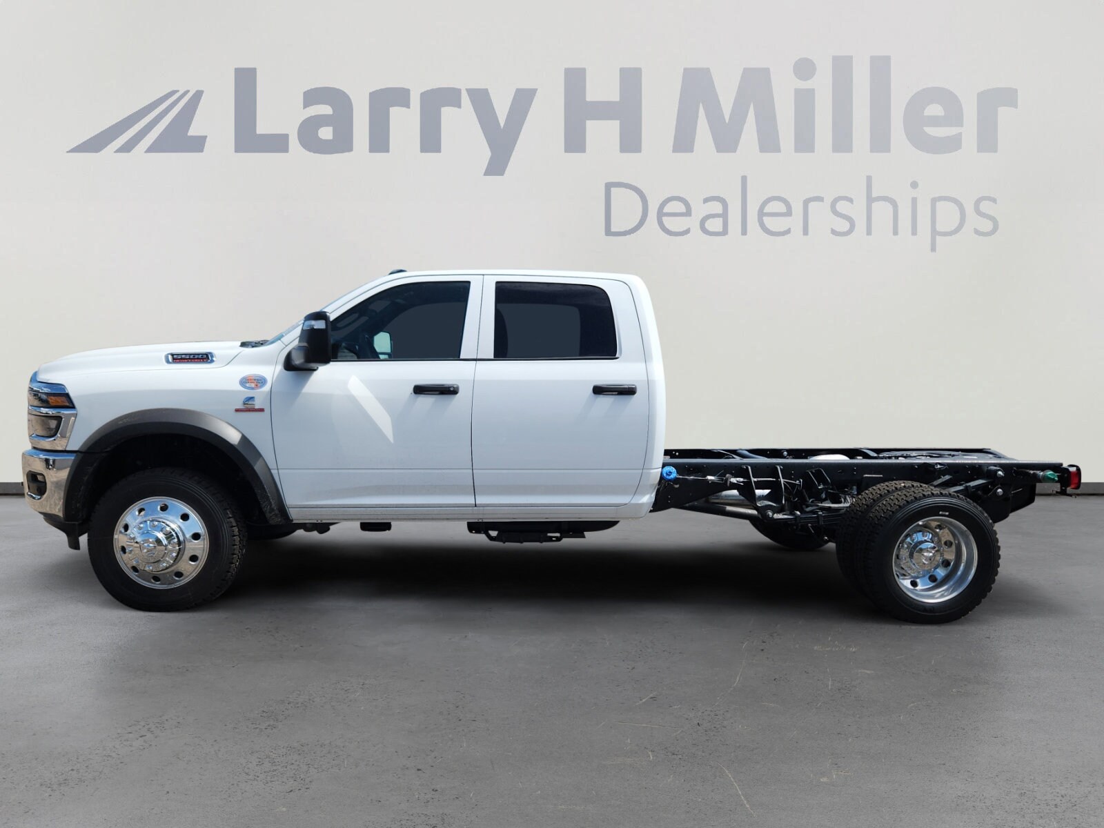2025 Ram 5500 Tradesman photo 3