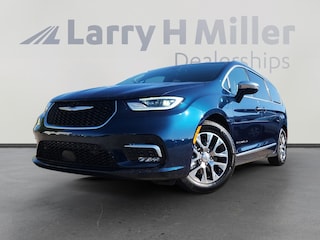 Used 2022 Chrysler Pacifica Hybrid Pinnacle Van Passenger Van Denver, CO