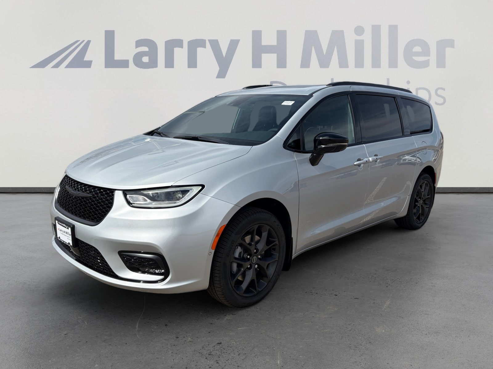 2026 Chrysler Pacifica Limited AWD's photo