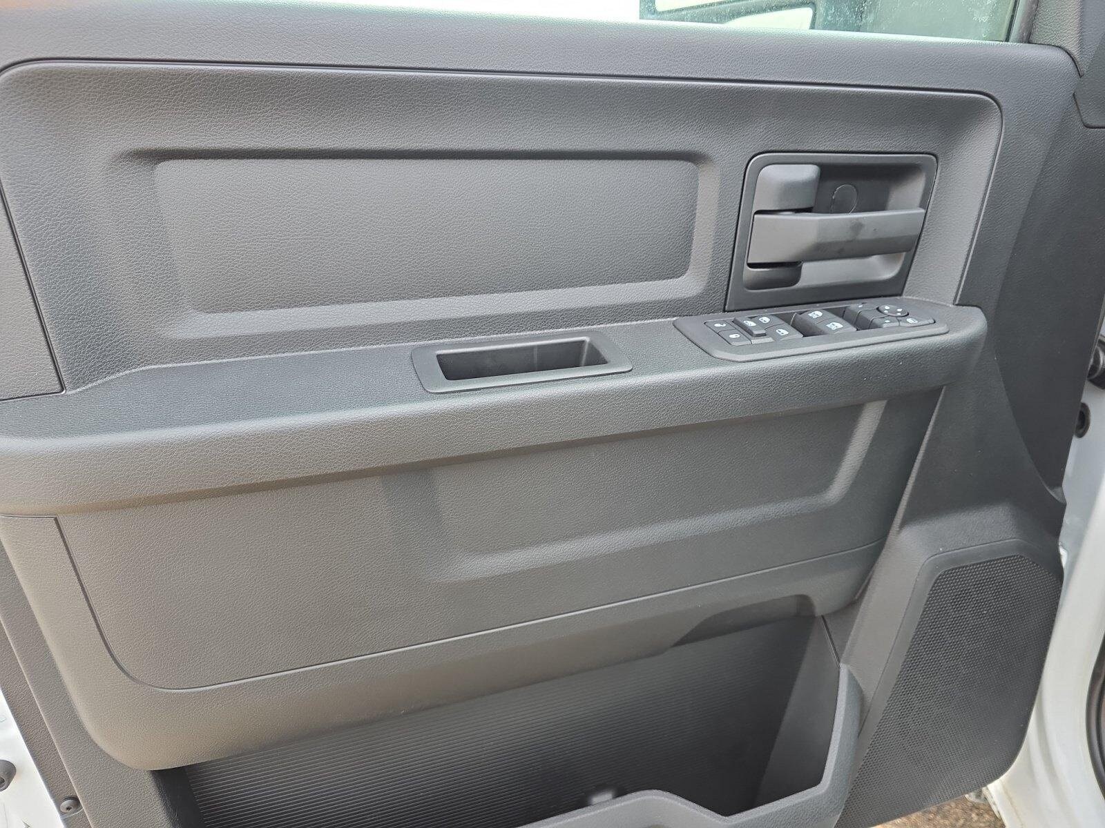 2025 RAM 3500 Chassis Tradesman - Photo 13