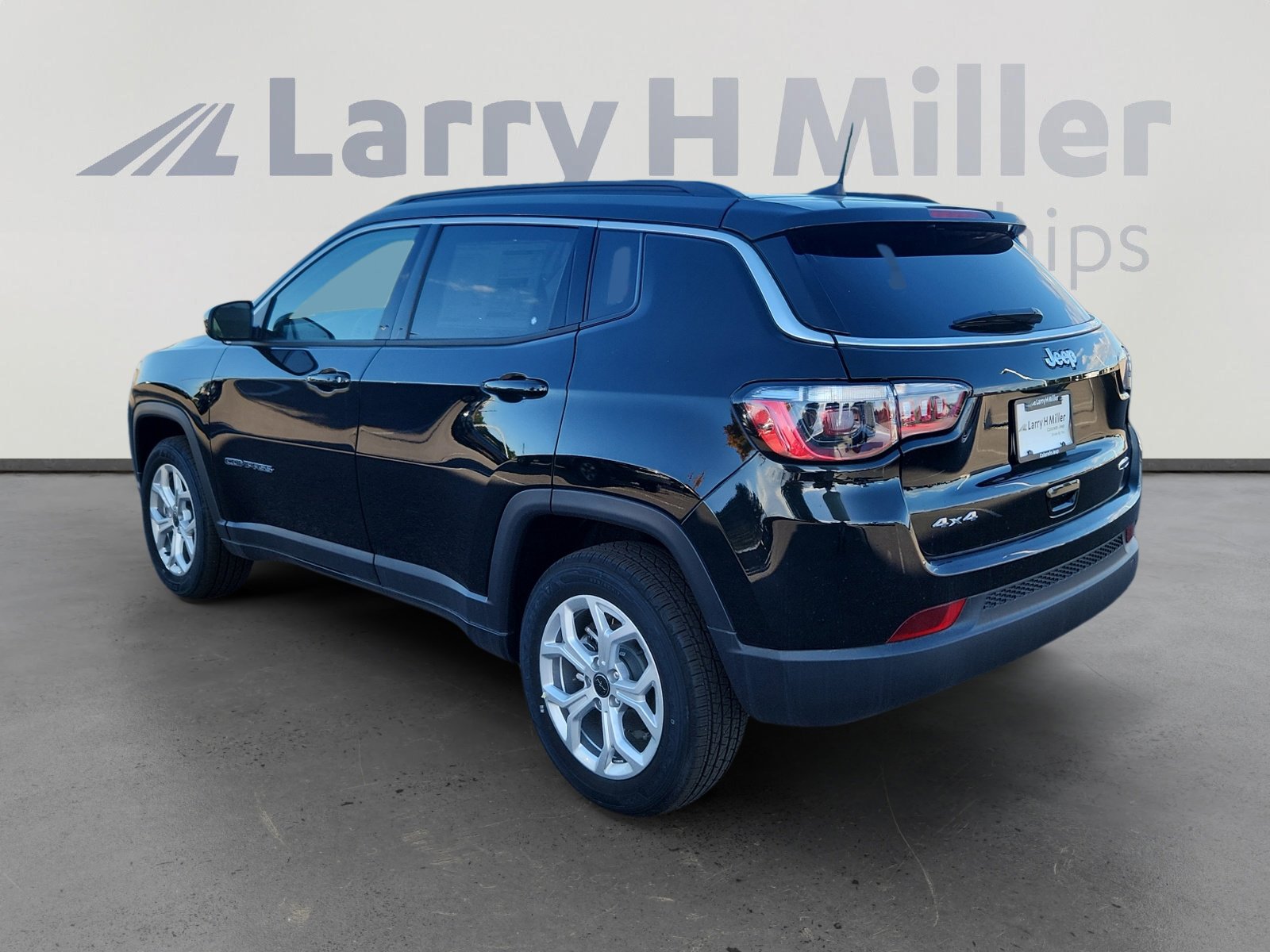 2025 Jeep Compass Latitude photo 4
