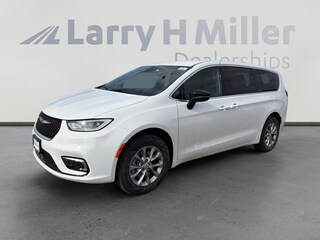 New 2026 Chrysler Pacifica Select Passenger Van Denver, CO
