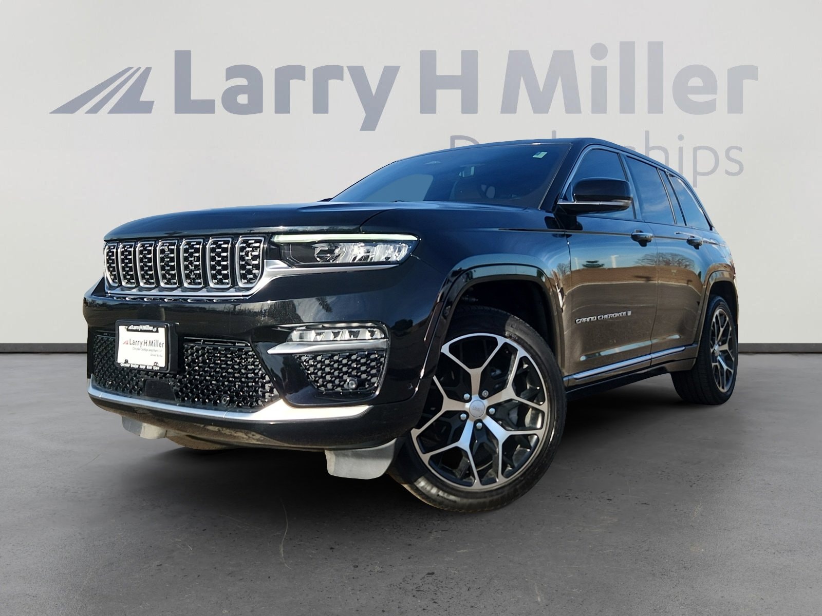2022 Jeep Grand Cherokee Summit Reserve's photo