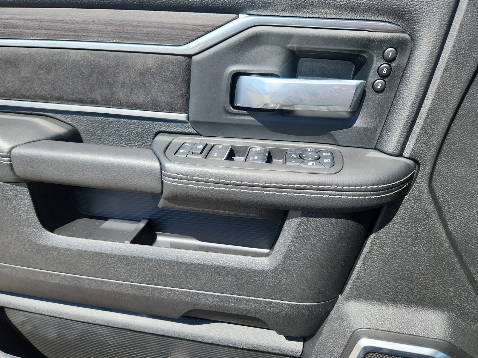 2025 RAM 2500 Laramie - Photo 13