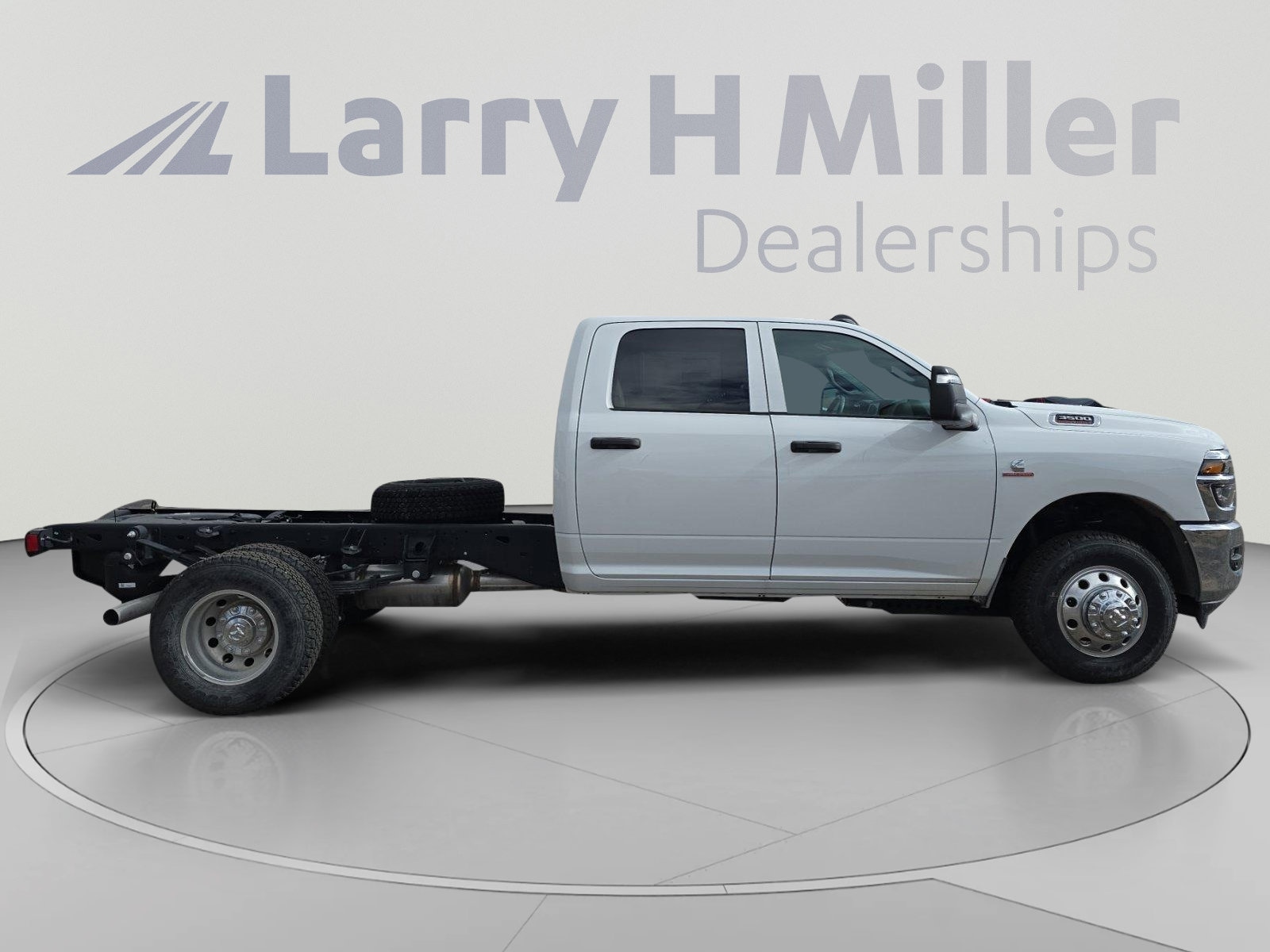 2025 RAM 3500 Chassis Tradesman - Photo 6