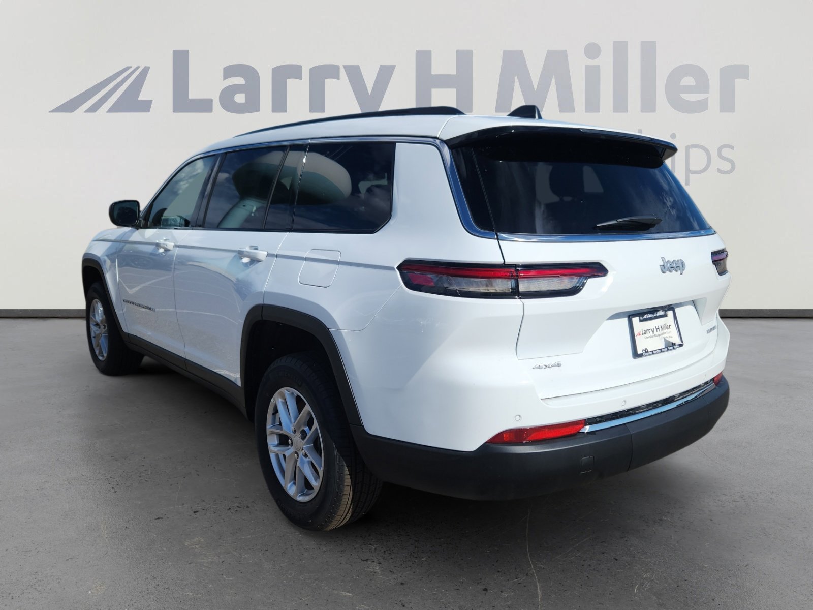 2025 Jeep Grand Cherokee Laredo photo 4