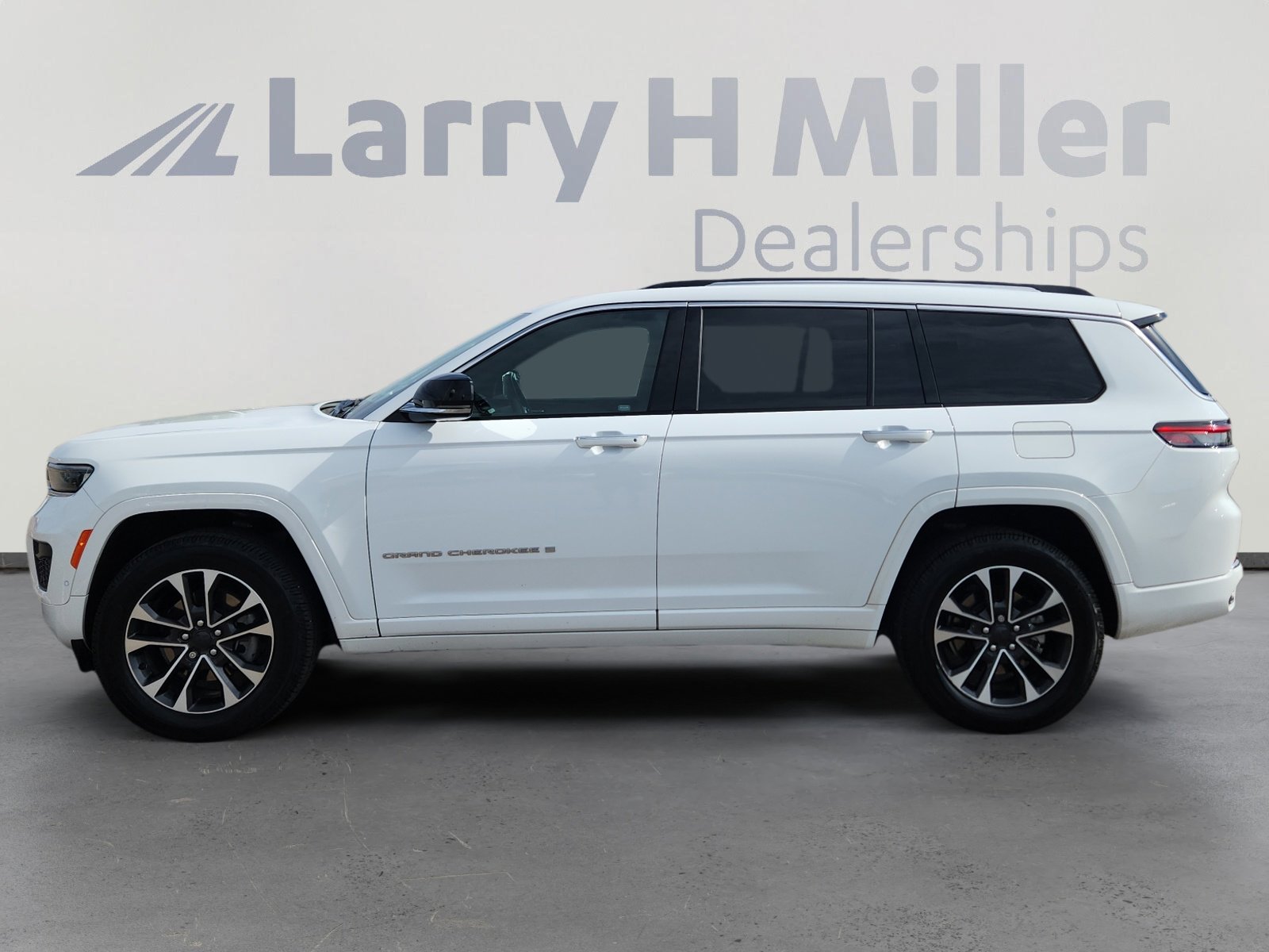 2021 Jeep Grand Cherokee Overland photo 2