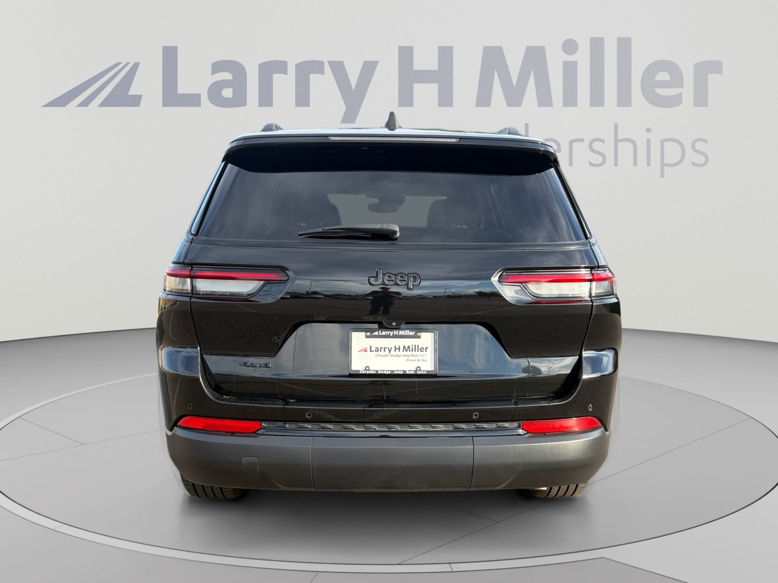 Used 2023 Jeep Grand Cherokee L Laredo SUV