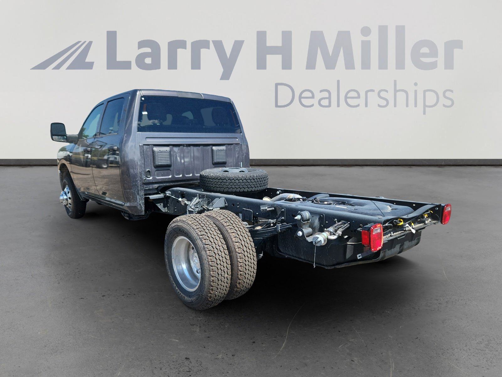 2025 Ram 3500 Tradesman photo 2