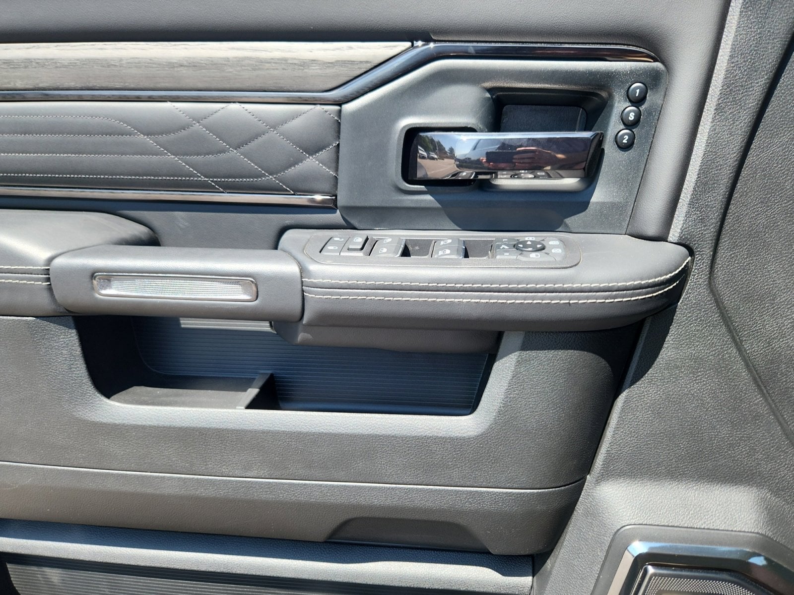 2025 RAM 2500 Limited - Photo 13