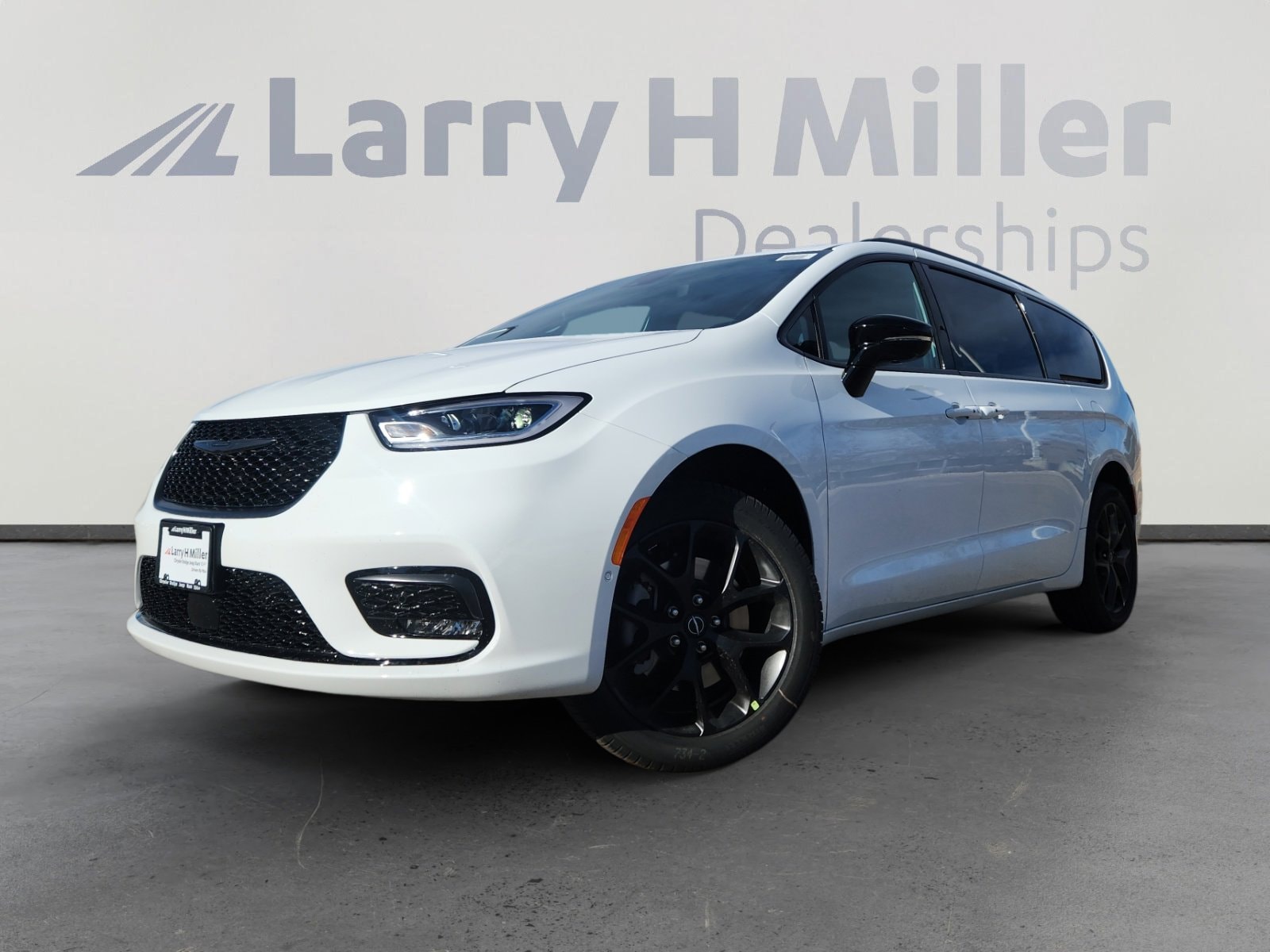 2026 Chrysler Pacifica Limited's photo