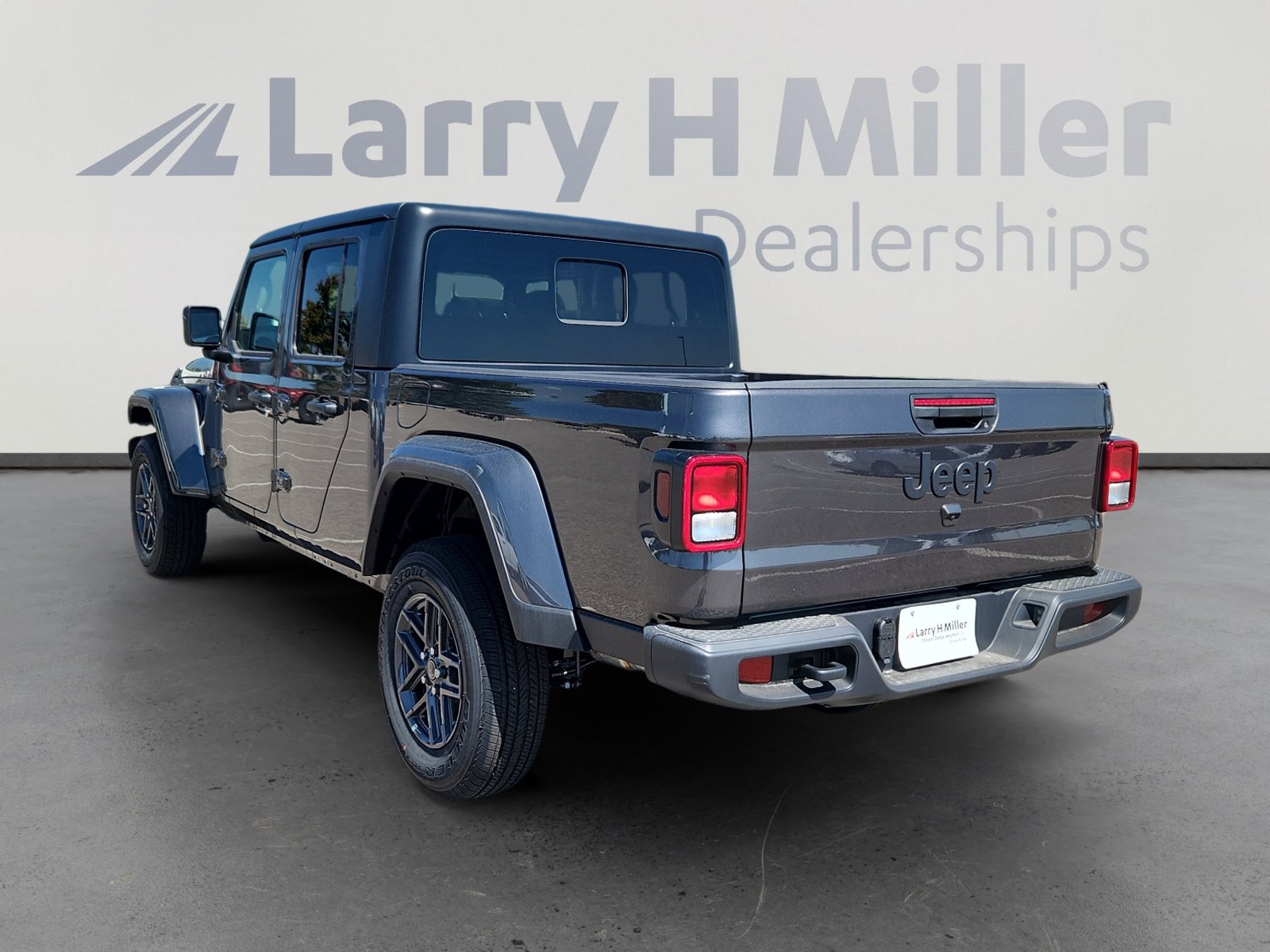 2025 Jeep Gladiator Sport S photo 2
