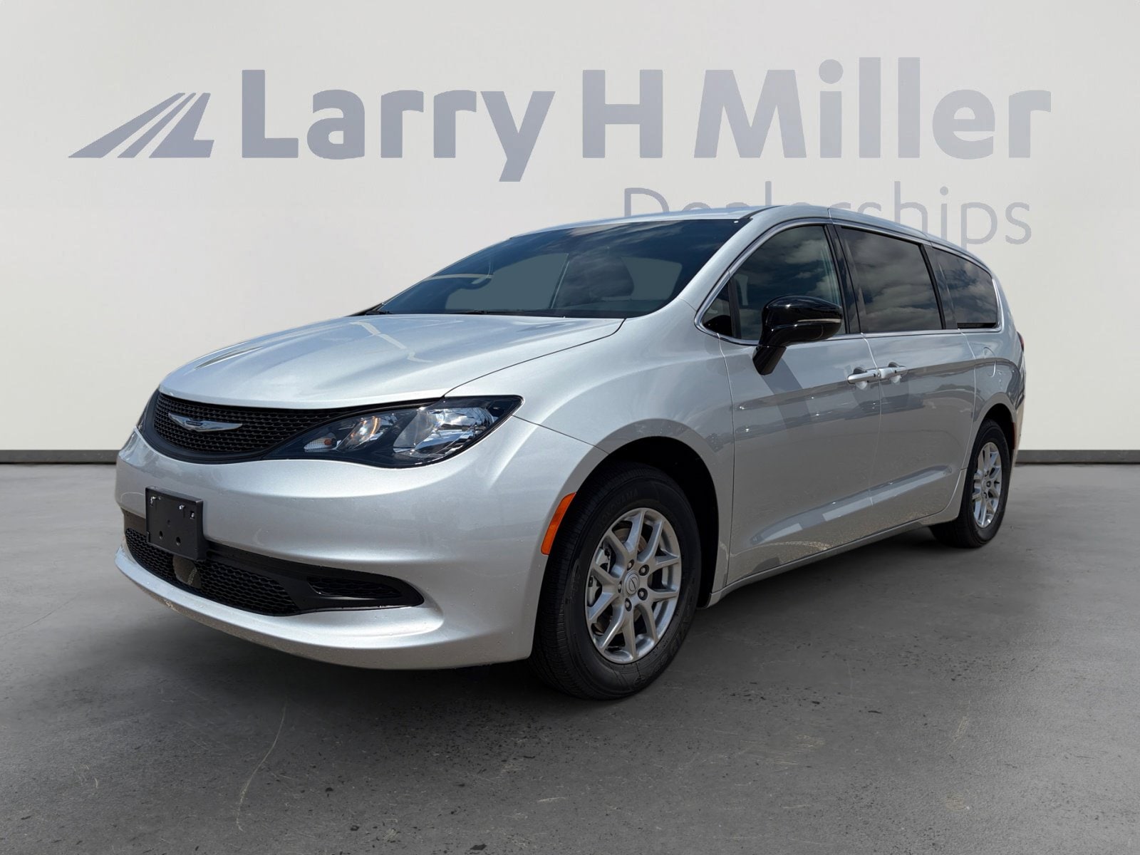 2026 Chrysler Voyager LX's photo