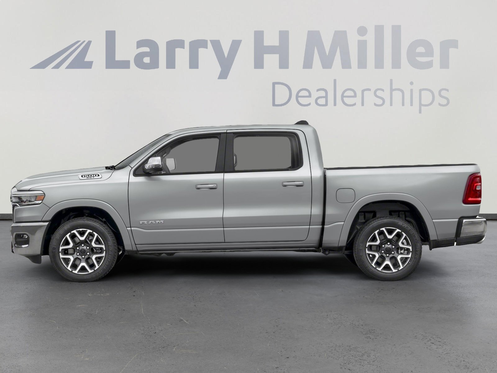 2025 Ram 1500 Laramie photo 4
