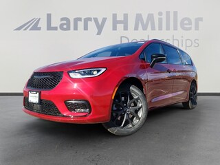 New 2026 Chrysler Pacifica Select Passenger Van Denver, CO