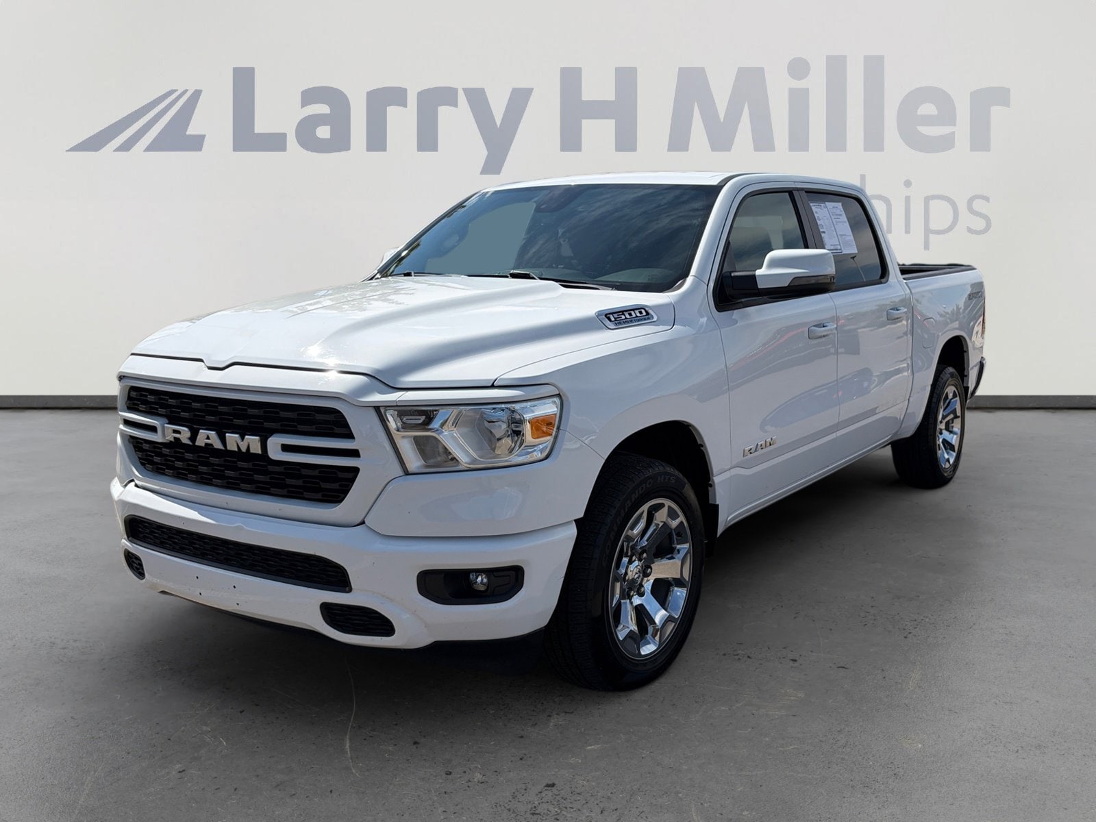 2023 RAM 1500 Big Horn/Lone Star 4x4 Crew Cab 5'7's photo