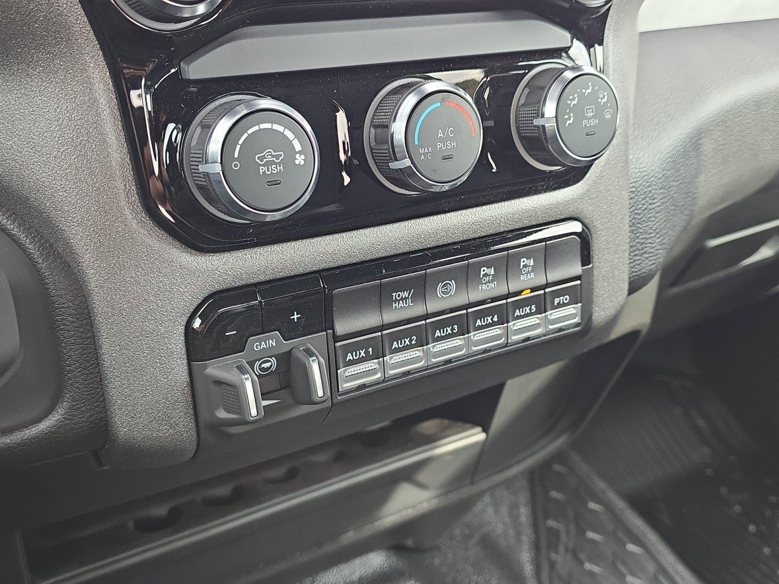 2025 RAM 3500 Chassis Tradesman - Photo 16