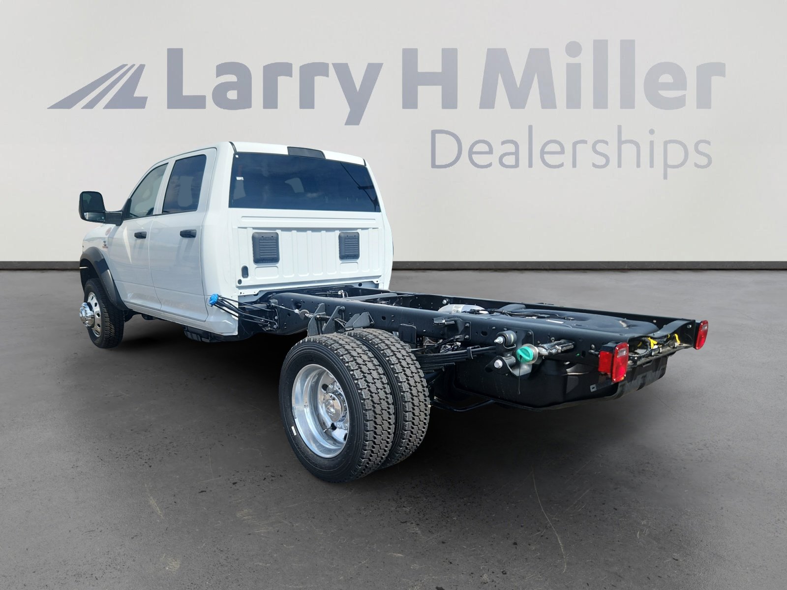 2025 Ram 5500 Tradesman photo 2