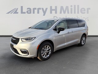 New 2026 Chrysler Pacifica Select Passenger Van Denver, CO