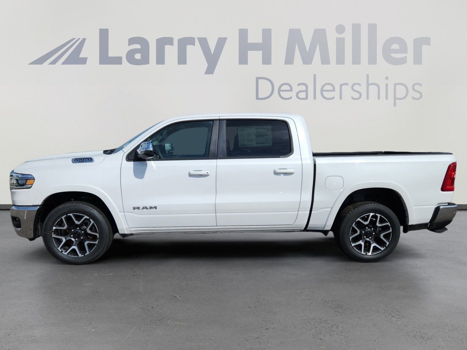 2025 Ram 1500 Laramie photo 3