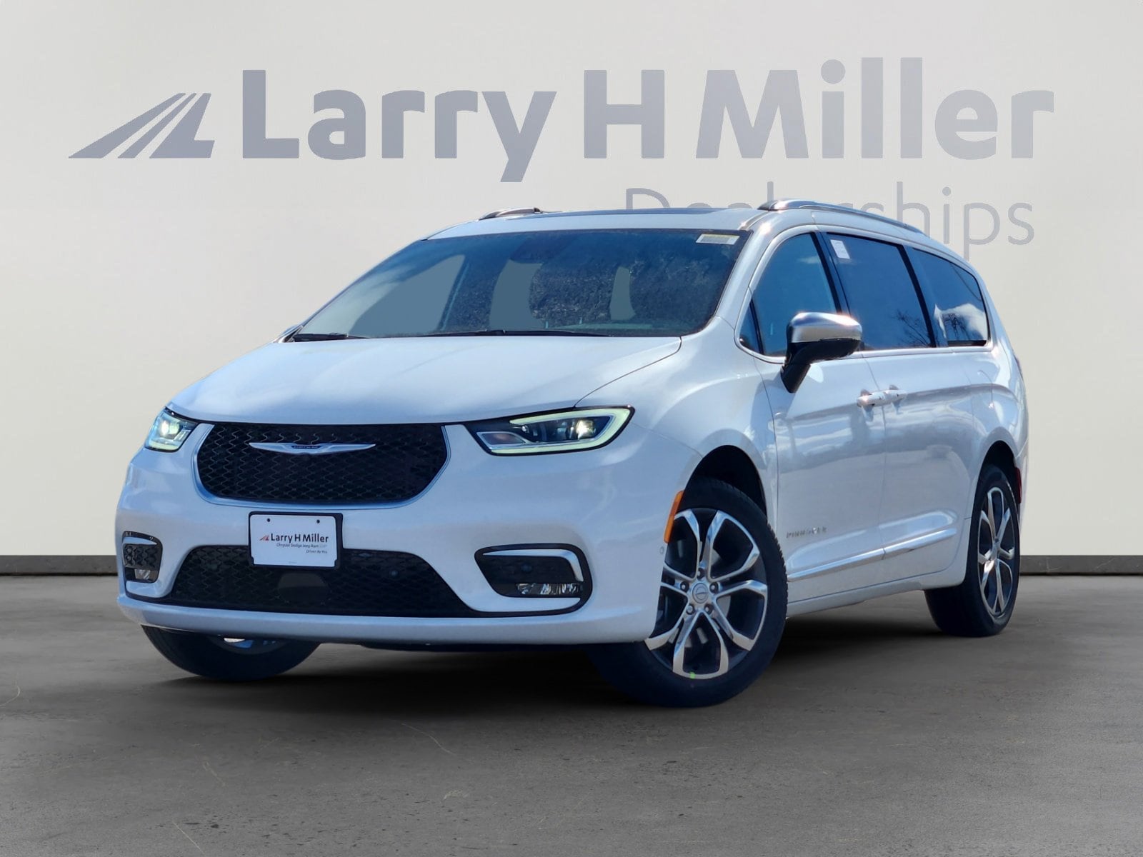 2026 Chrysler Pacifica Pinnacle AWD's photo