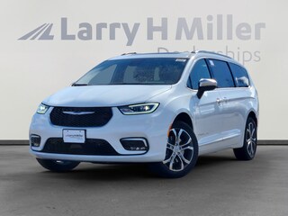 New 2026 Chrysler Pacifica Pinnacle Passenger Van Denver, CO